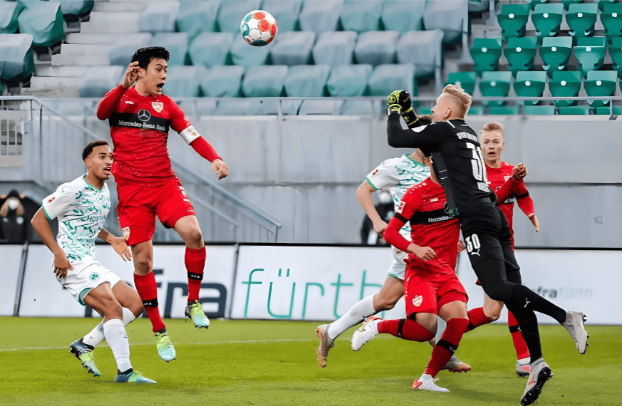 德国杯加时末段走向成谜，斯图加特状态回暖，赛场秩序良好，年轻球员得到机会的简单介绍