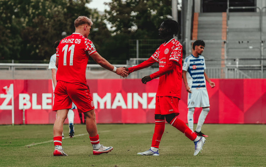 德国杯加时末段走向成谜，斯图加特状态回暖，赛场秩序良好，年轻球员得到机会的简单介绍